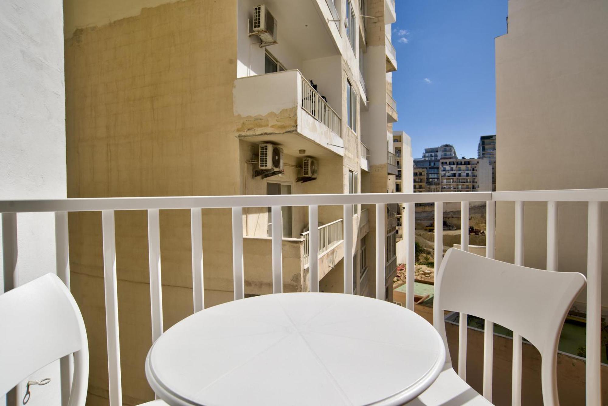 Sliema 2-Bedroom Central Apartments And Penthouse With Jacuzzi Exterior photo