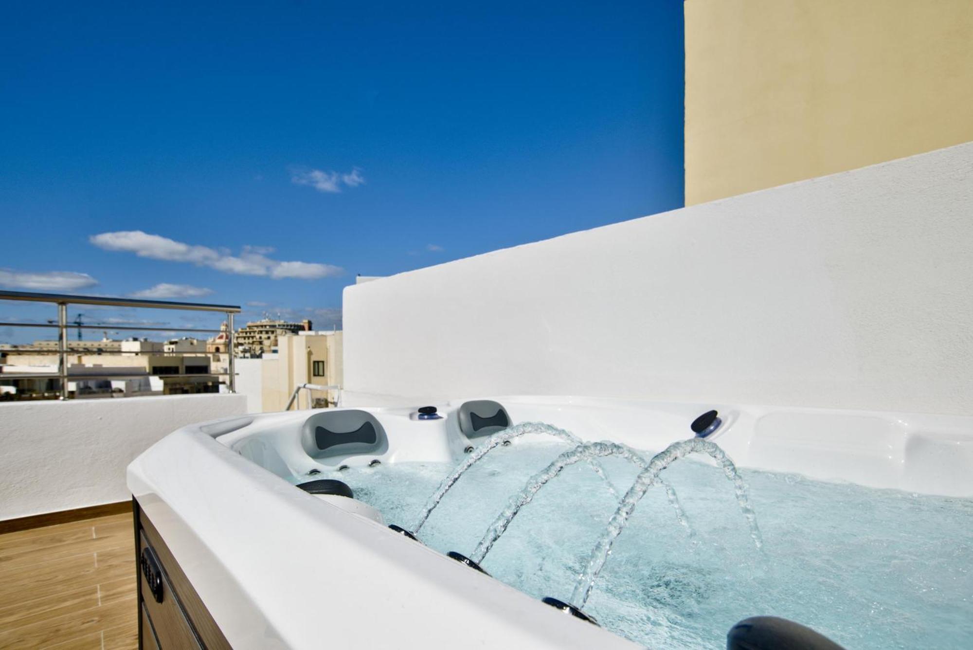 Sliema 2-Bedroom Central Apartments And Penthouse With Jacuzzi Exterior photo